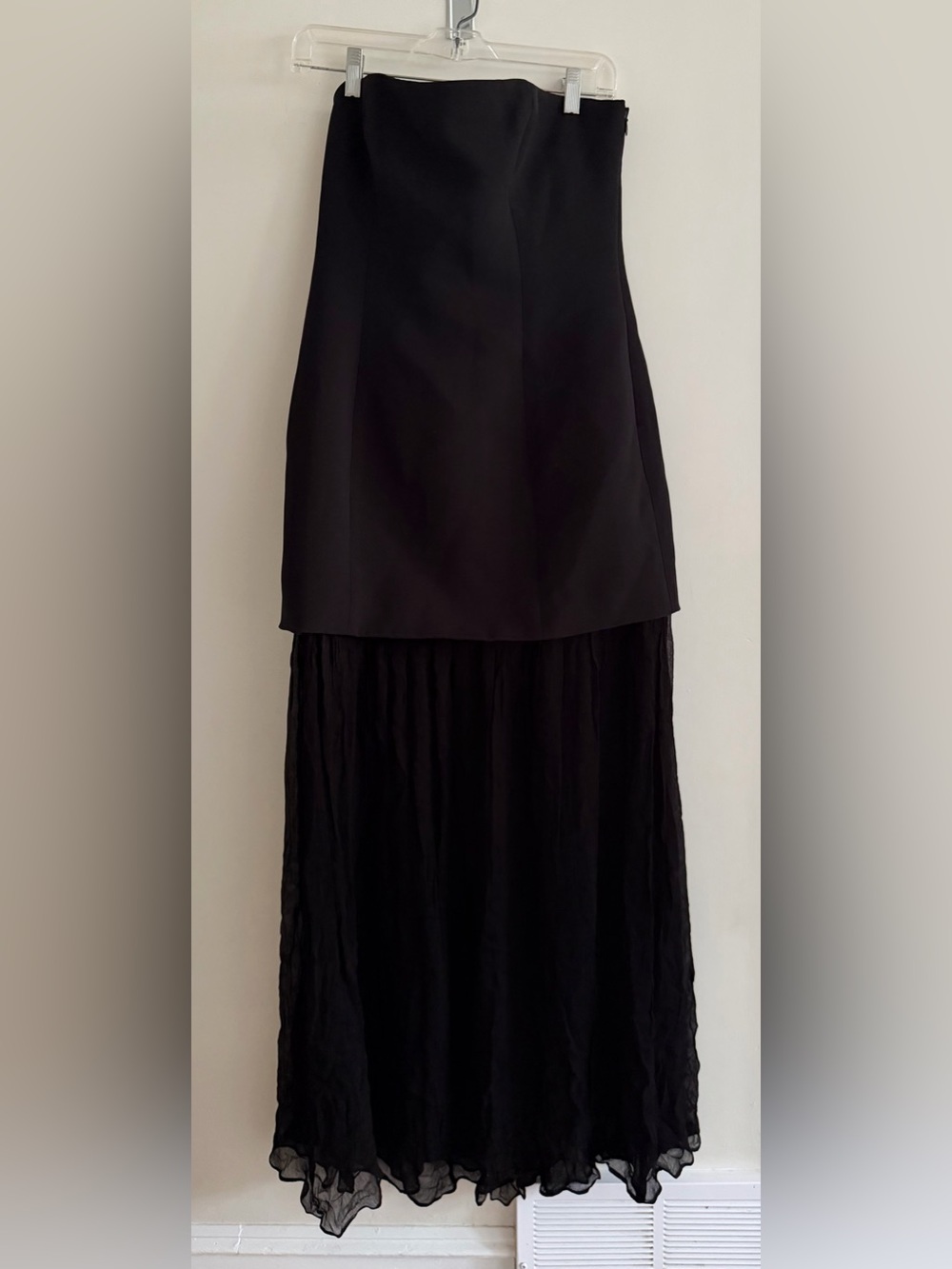 Amiens Gown in Black
L'Academie new with tags large black tie gown wedding guest - Picture 3 of 4